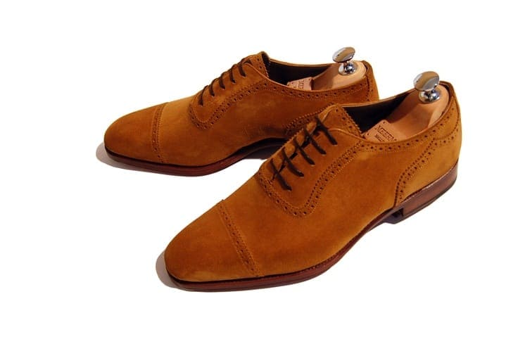 1. Adelaide polo suede. Here an old Meermin MTO adelaide polo suede, and it is in the Stuket on the classic round 15-last, as we think of a model, but without the so-called "peaked heel counter", with simple leather soles. Picture: Meermin