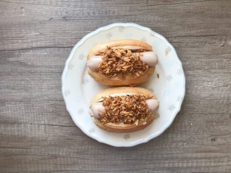 Hot dogi śniadaniowe w bułkach pszennych