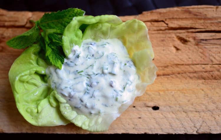 Tzatziki sos czosnkowo ogórkowy z jogurtem