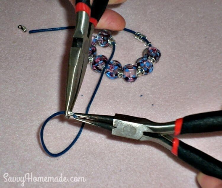 squeezing neclace ends closed