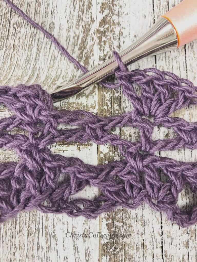 easy crochet lace picture of end of row on crochet lace