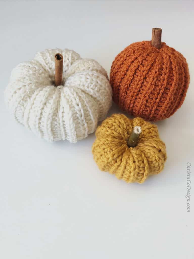 picture of crochet pumpkins in 3 sizes pattern