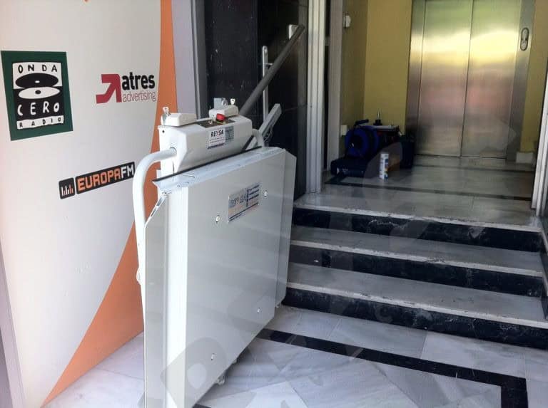 Plataforma elevadora salvaescaleras para minusvalidos