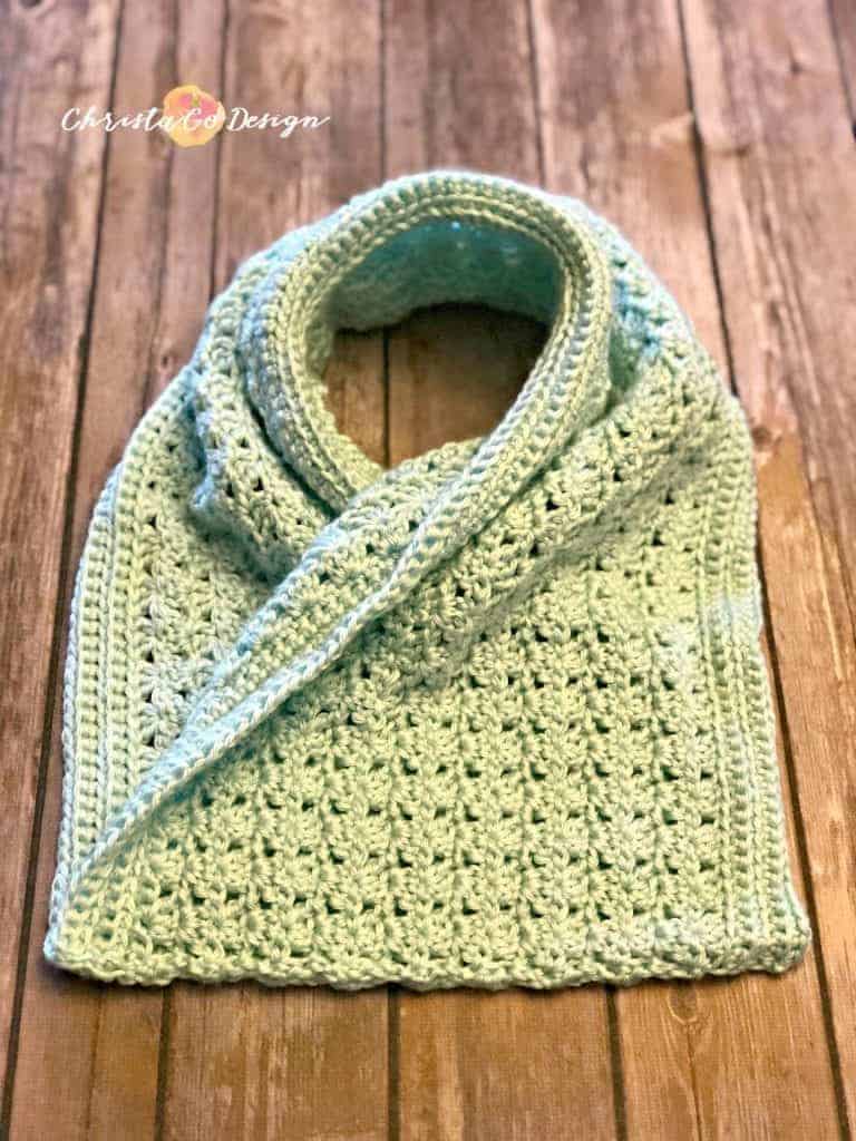 picture of seamed mint green cowl