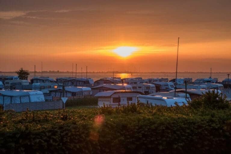 Caravans-and-sunset-768x513 Caravans under the Sunset