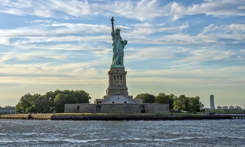 Ellis Island & Freiheitsstatue auf einer Tour erkunden Ellis Island & Freiheitsstatue auf einer Tour erkunden