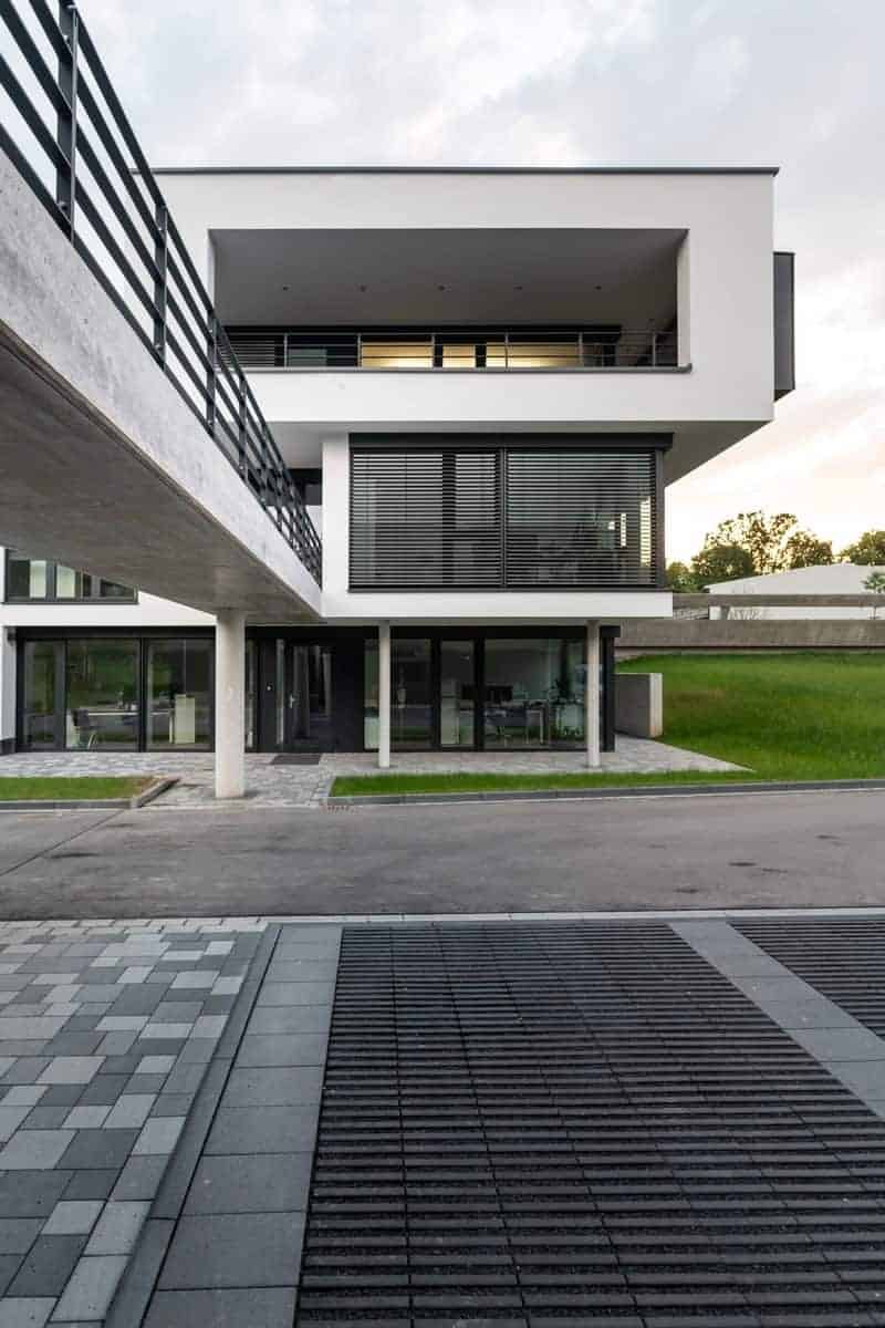 hq_kassel_11 Firmengebäude mit Brücke aus Sichtbeton