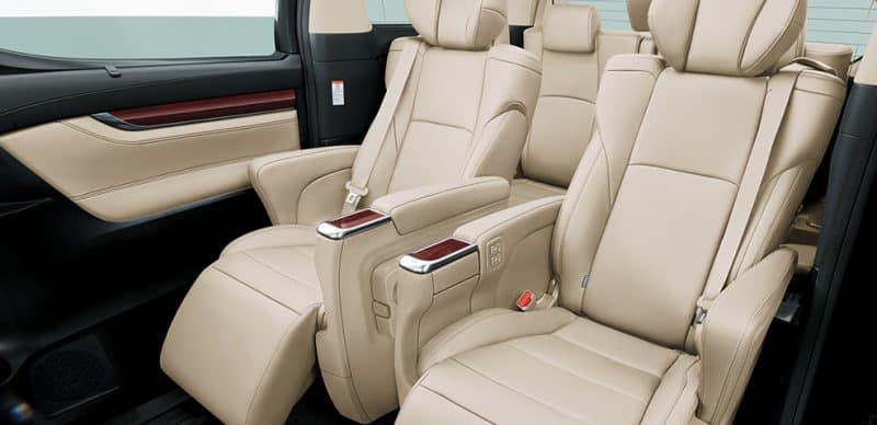 Hàng ghế thứ 2 ngồi như ghế thương gia trên máy bay có thể ngả tối đa 180 độ