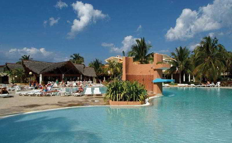 Poolanlage vom Hotel - für den der es am karibischen Meer braucht Poolanlage vom Hotel - für den der es am karibischen Meer braucht