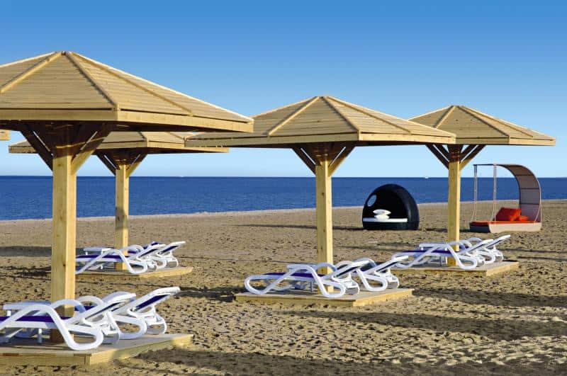 Typischer Strand in Ägypten - Badelatschen würd ich empfehlen einzupacken Typischer Strand in Ägypten - Badelatschen würd ich empfehlen einzupacken