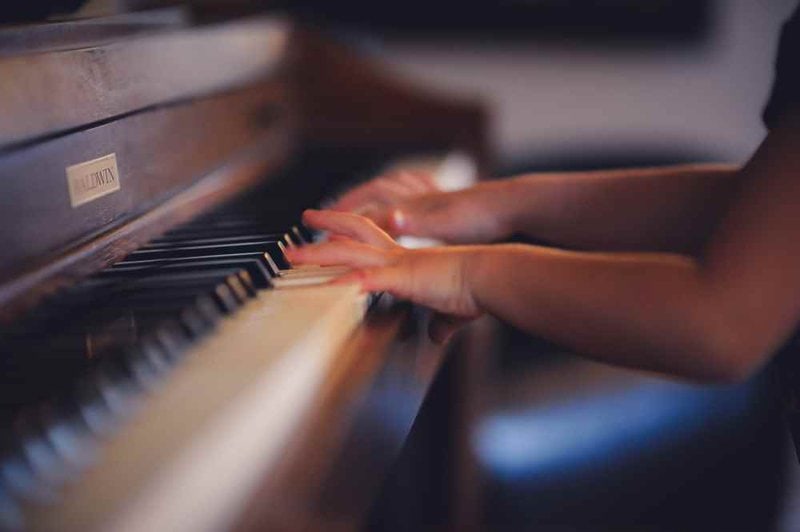 A photo of a young pianist. Photo by Clark Young on Unsplash