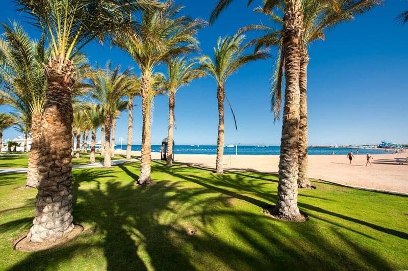 Von der Hotelanlage vom Grand Hotel geht es zum Strand Von der Hotelanlage vom Grand Hotel geht es zum Strand
