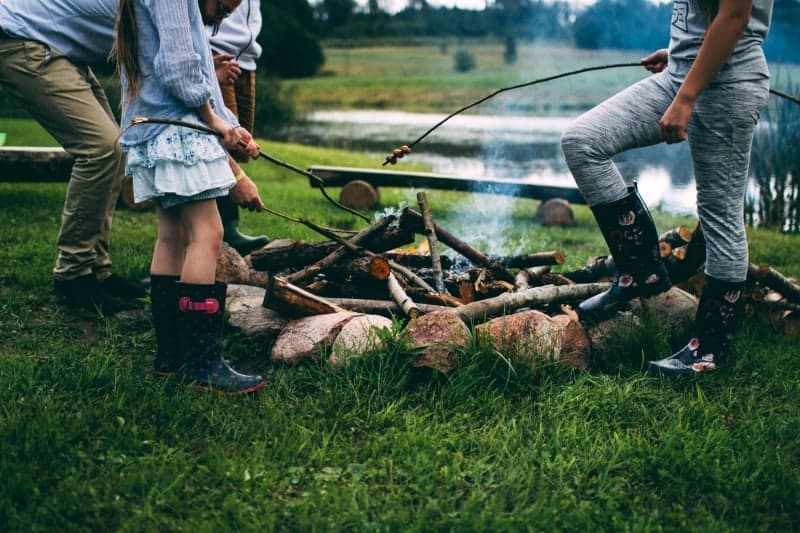 6 best essential oils for camping