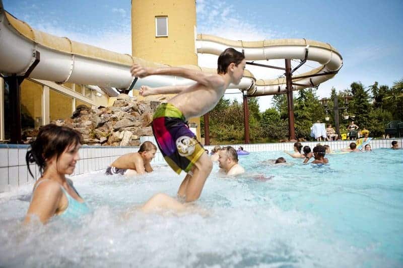 Im Sommer bietet sich die Außenanlage für einen perfekten Tag an Im Sommer bietet sich die Außenanlage für einen perfekten Tag an