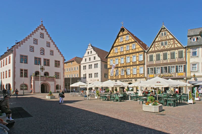 Zentral im Ort Zentral im Ort