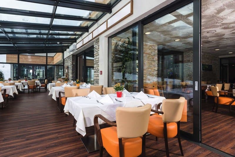 Restaurant vom Hotel im schönen Design Restaurant vom Hotel im schönen Design