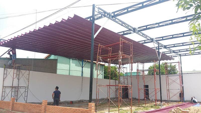 Khung mái che được sơn màu đen