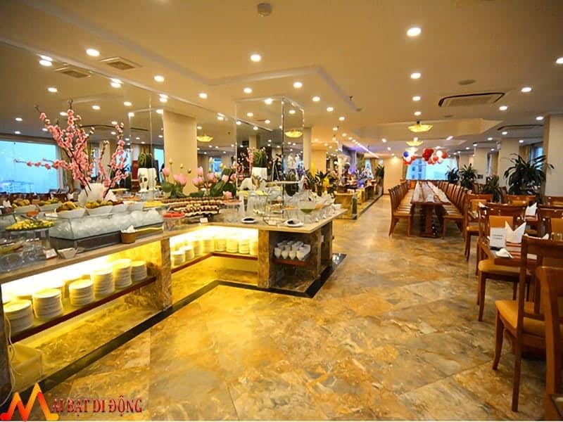 nhà hàng sang trọng trong phòng kín