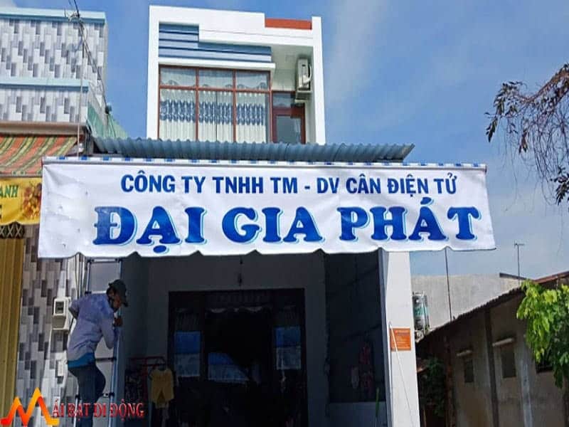 mái hiên quay tay ngoài trời