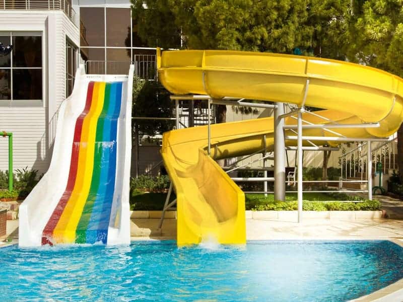 Ein Erwachsenen Hotel mit Wasserrutschen Ein Erwachsenen Hotel mit Wasserrutschen