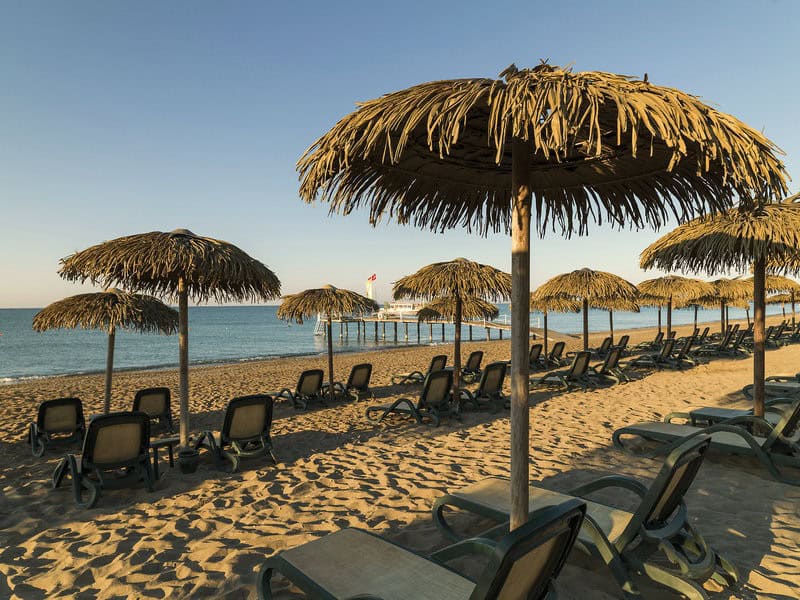 Strand in Belek im Erwachsenenhotel TUI BLUE Belek Strand in Belek im Erwachsenenhotel TUI BLUE Belek
