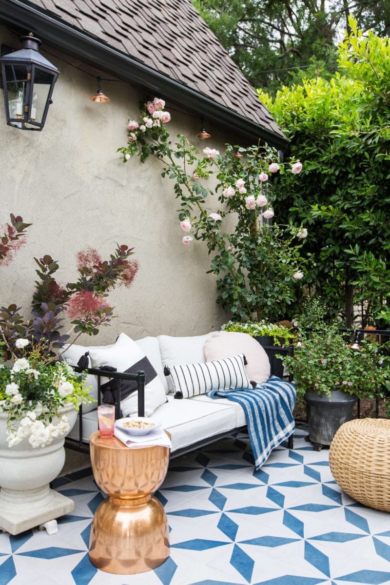These dreamy patios will give you lots of inspiration for decorating your own outdoor spaces. From beautiful plants and flower ideas to gorgeous outdoor accessories and furnishings, you are sure to find something you love here!