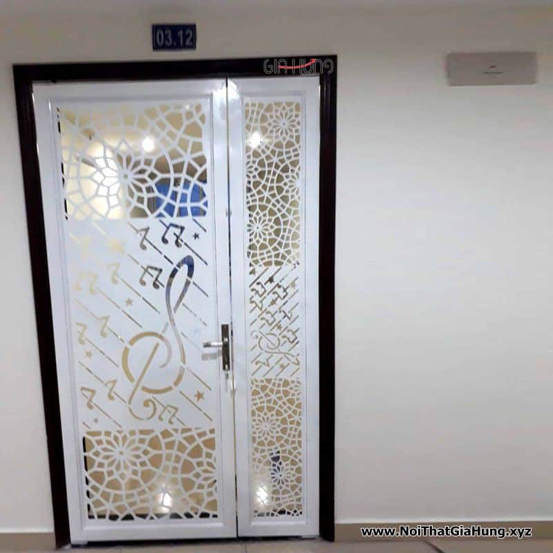 Cửa sắt chung cư hoa văn CNC GHZ-611