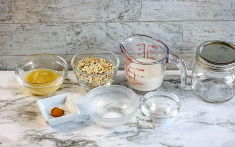 apple pie overnight oats, a healthy recipe, with the ingredients