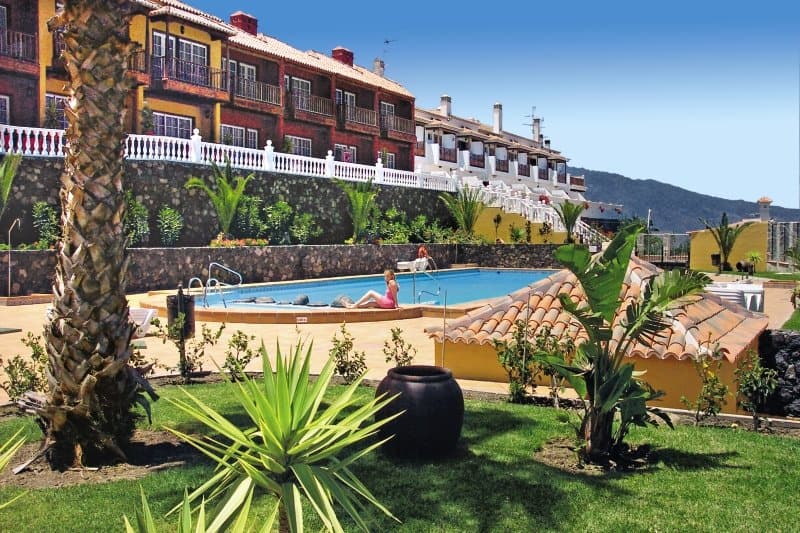Die Hotelanlage mit Pool