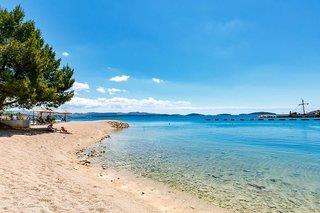 Flachabfallender Strand in die Adria perfekt für Familienurlaub Flachabfallender Strand in die Adria perfekt für Familienurlaub