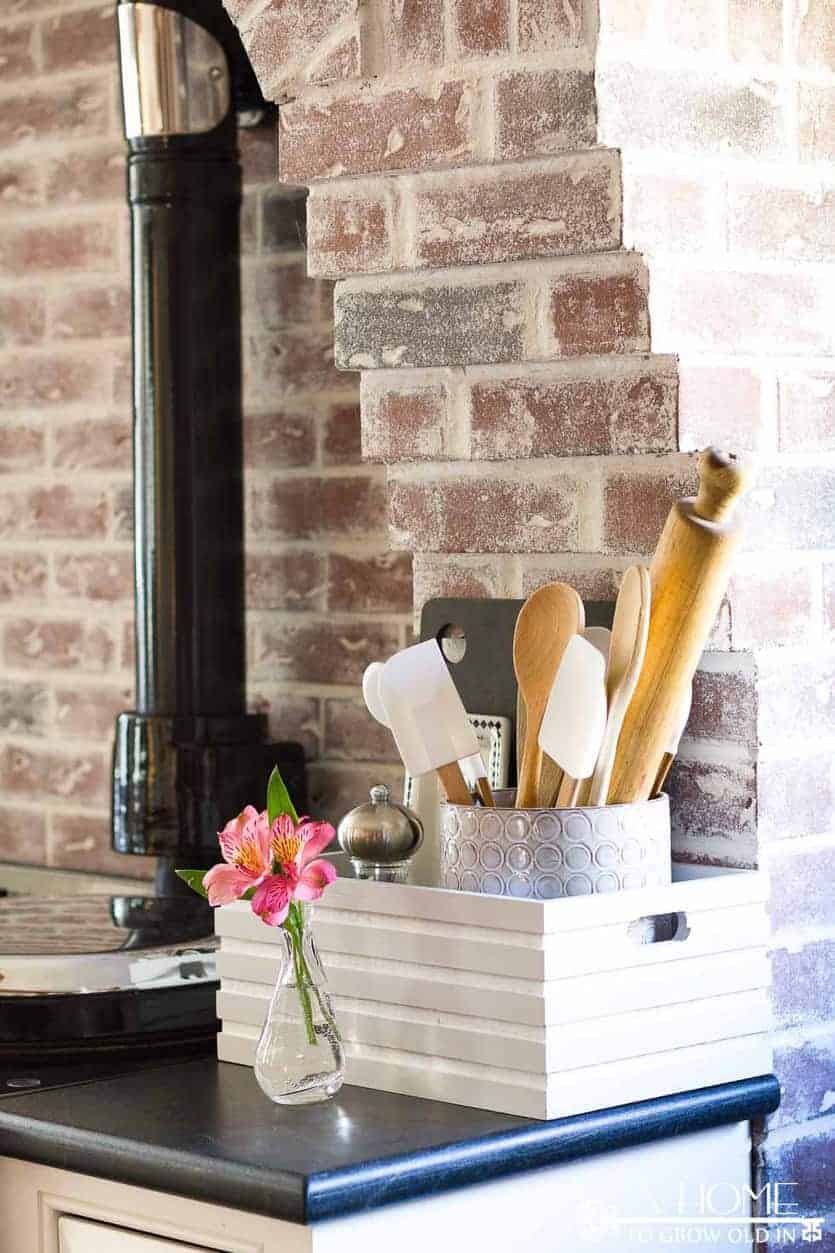 Are you ready for some spring home decor inspiration? You don't want to miss this spring home tour featuring 25 amazing homes. Lots of inspiration for all home decor styles!