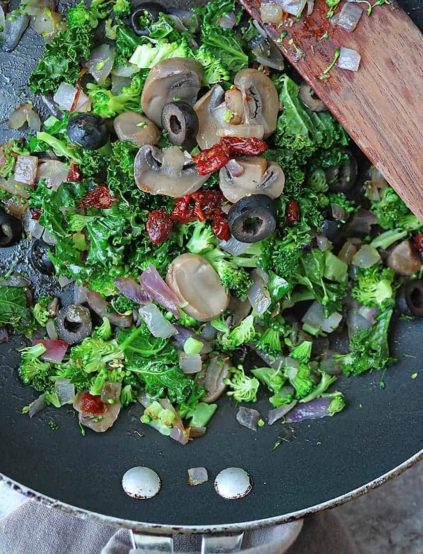 sautéed mix of kale, broccoli, onion, sundried tomatoes, mushrooms and olives