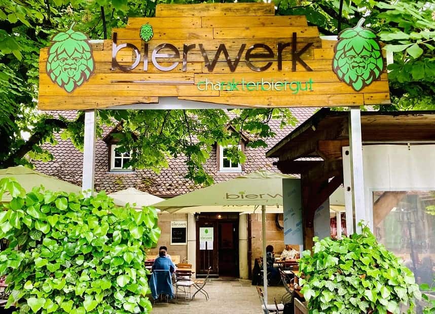 Brezel-Pizza und Biere aus aller Welt im Charakterbiergut