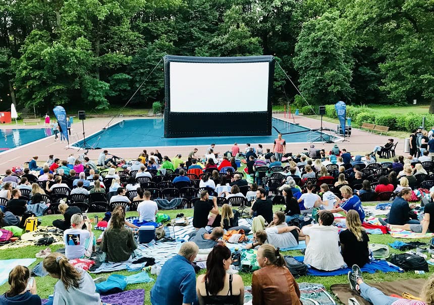 Open Air Kino im Naturgartenbad in Nürnberg.