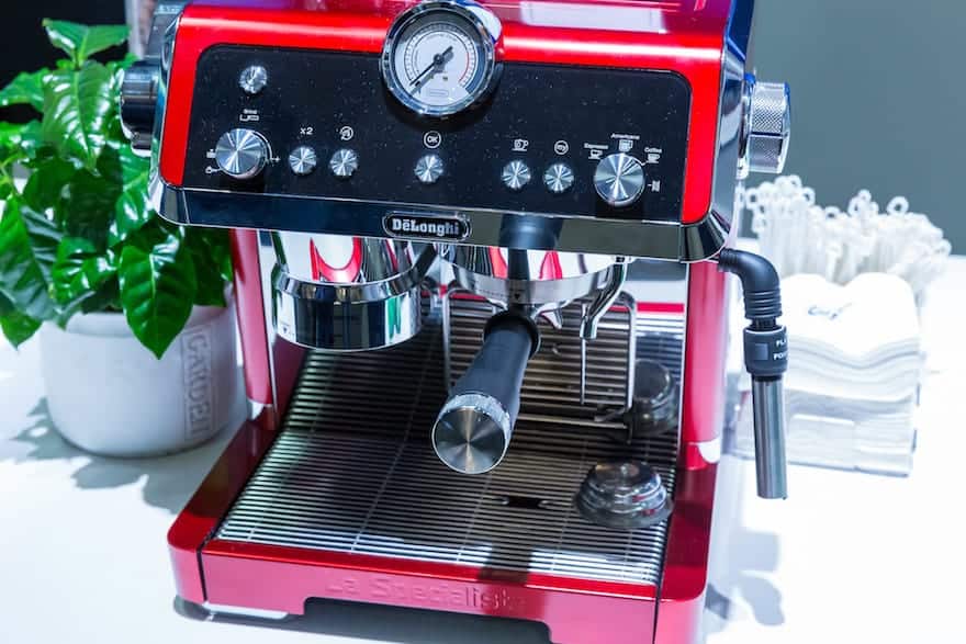 Red De'Longhi La Specialista espresso machine
