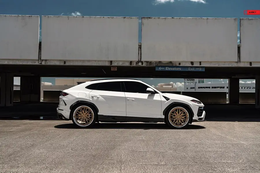 Lamborghini Urus on Anrky X Series wheels
