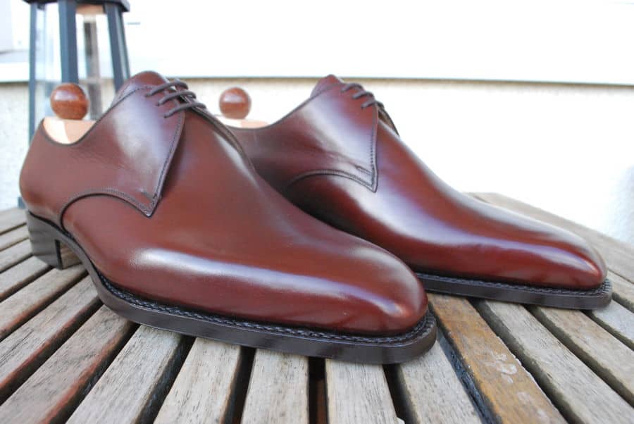 5. 3-eyelet derby in Mogano. Another possible candidate is an elegant derby three snörhålspar, made in hand painted dark brown Mogano with single leather sole, and on gently chiseled 29-the last.