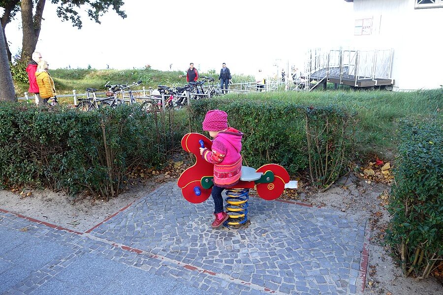 Toys for children at the Binzer promenade