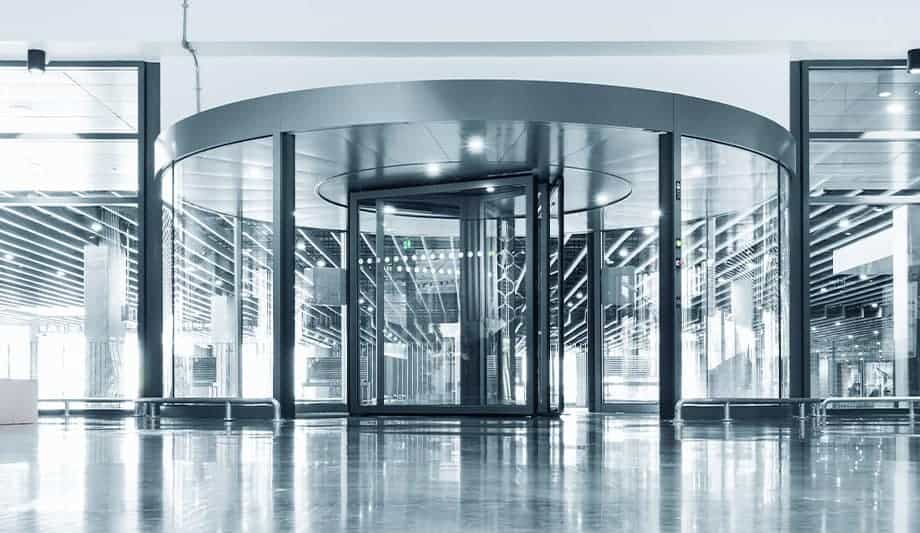Automatic revolving door