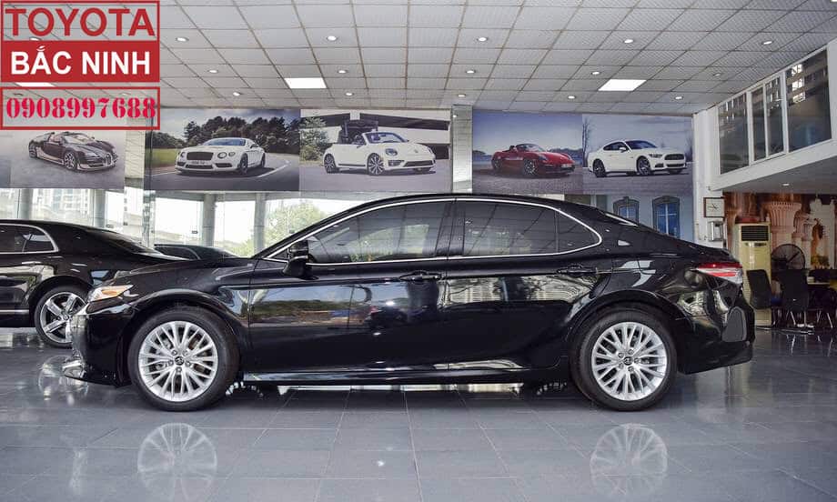 Hông xe Camry 2019
