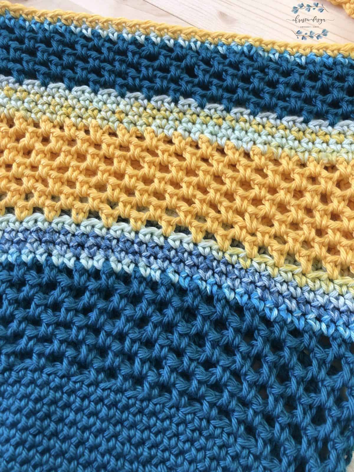 picture up close of coastal sun crochet beach tote bag yellow and teal mesh sides