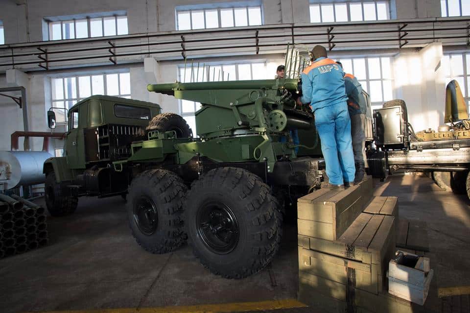 Монтування 122-мм направляючих на шасі автомобіля КрАЗ-6322