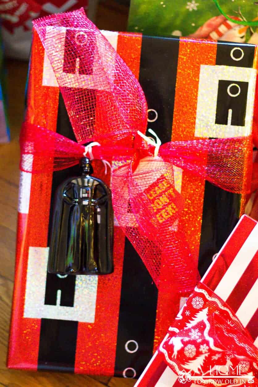 5 easy ways to make your Christmas presents look like you put much more effort into them than you did! Everyone will be excited to open one of your gifts! Pin this so you'll remember it!