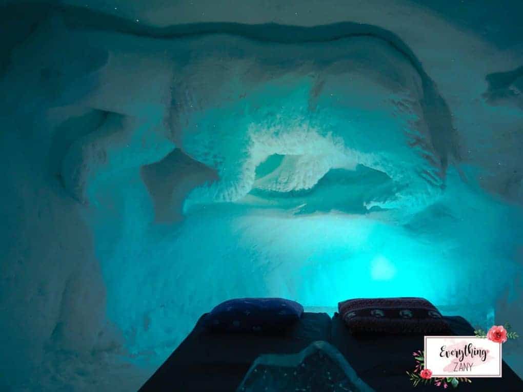 My Ice cabin with Polar bears My Ice cabin with Polar bears