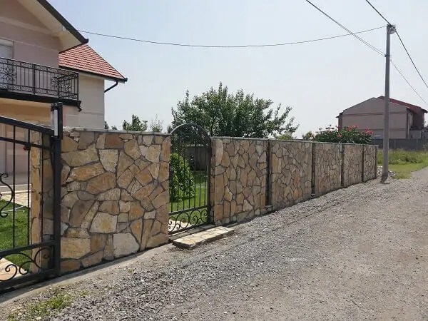 Lomljeni kamen Beograd-Radiofar ograda Lomljeni kamen Beograd-Radiofar ograda