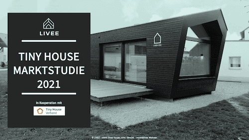 tiny-house-marktstudie-livee-titelbild Das Bild zeigt das Titelbild der Tiny House Marktstudie 2021. Zu sehen ist ein Modulhaus auf einem Grundstück