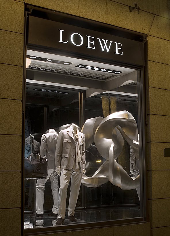 Figuras de resina8 Escaparate Loewe