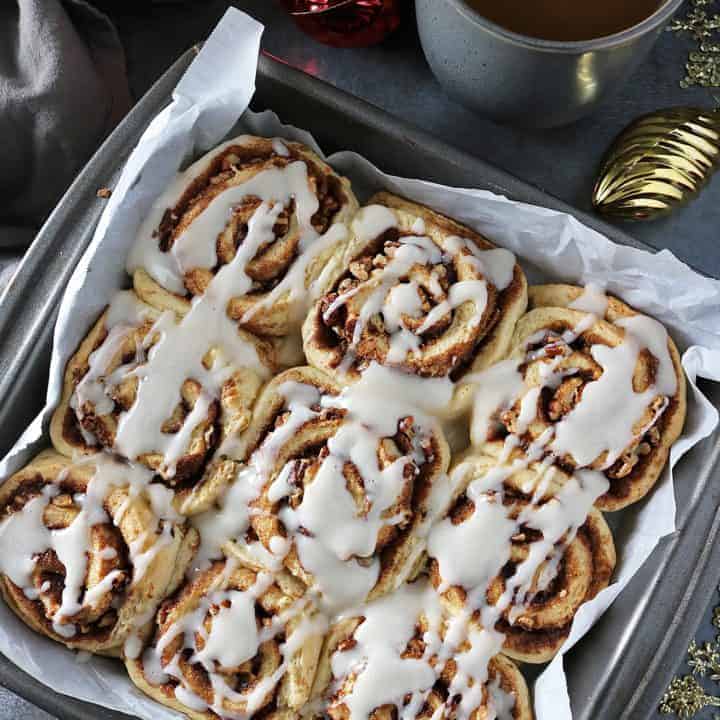 Easy Cardamom Cinnamon Rolls