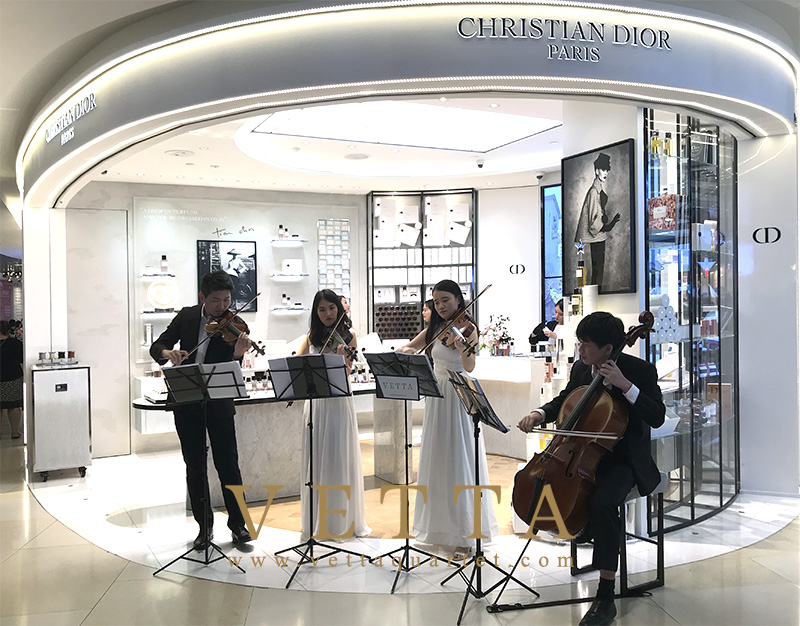 Christmas Performance at Maison Christian Dior, ION Orchard