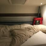 Drei aneinander gekuschelt